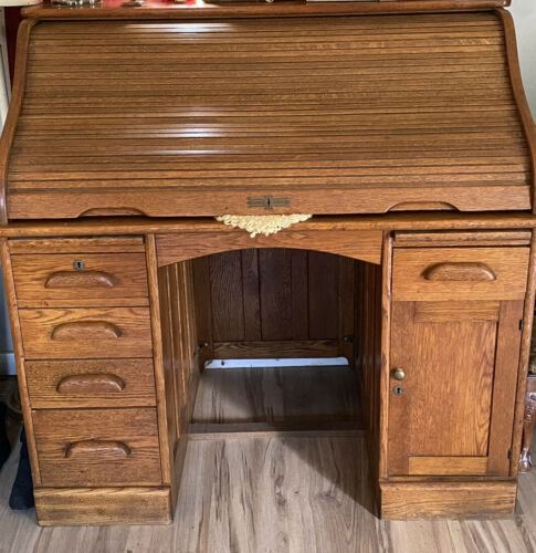 Antique Roll Top Desk (1900-1950)