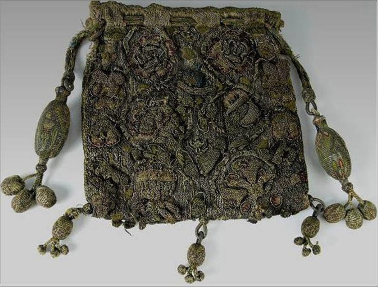  A 17th century ‘sweetmeat’ purse