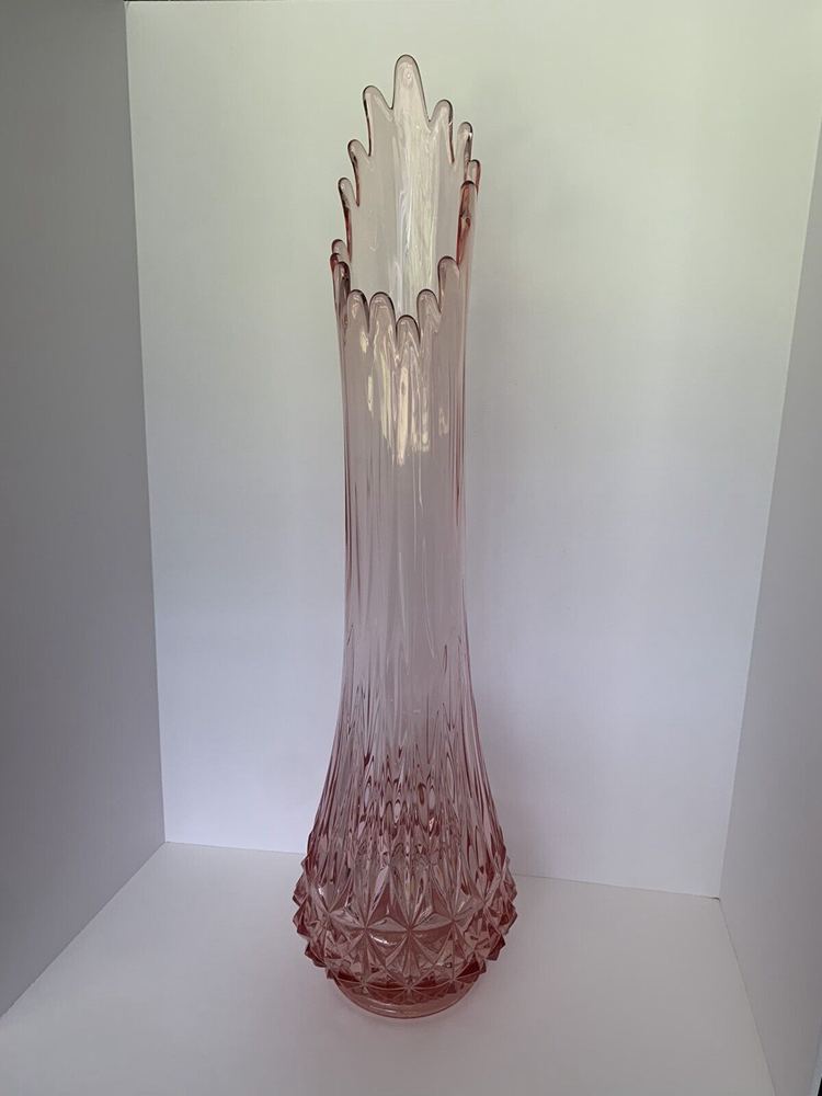 A Mid Century Modern Pink Diamond Swung Vase