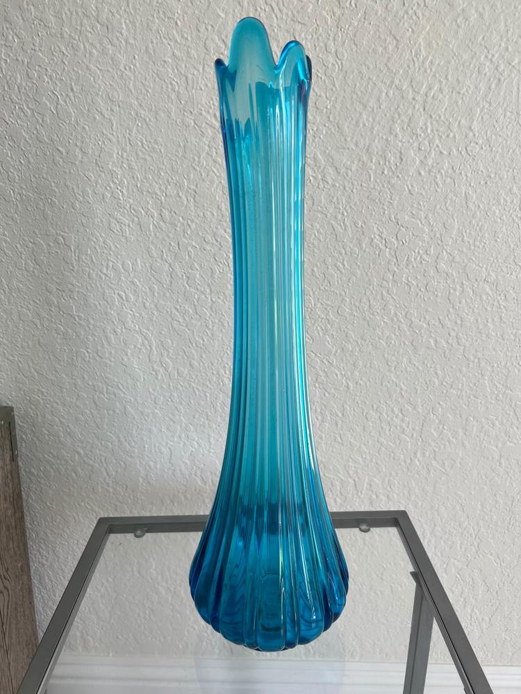 An L.E Smith Blue Peacock Swung Vase