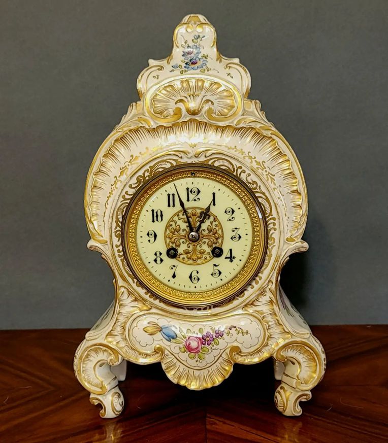 Antique Porcelain Mantle Shelf Clock Bailey Banks, 19th Century