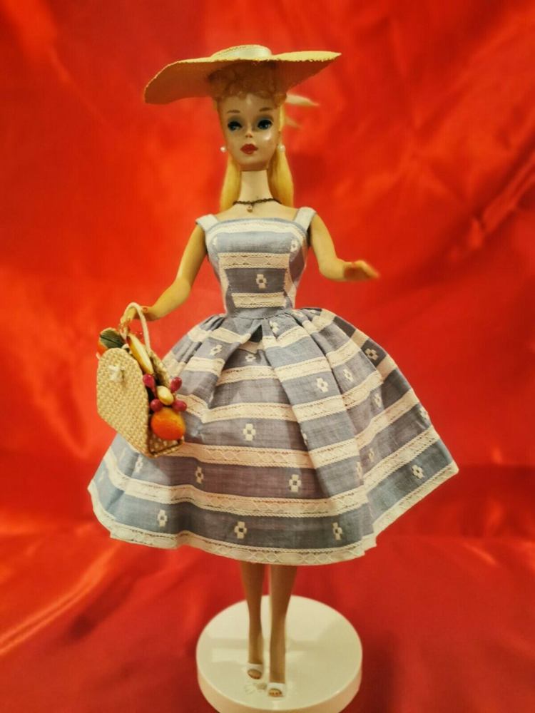 High Color Blonde Ponytail Barbie With Blue Eyeliner