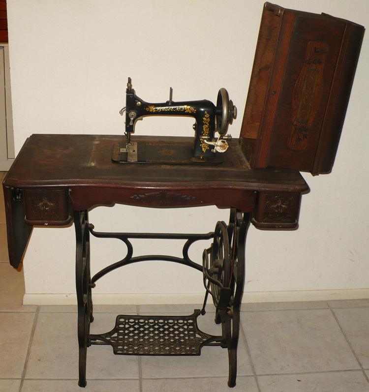 Loeser No. 3 Sewing Machine Table
