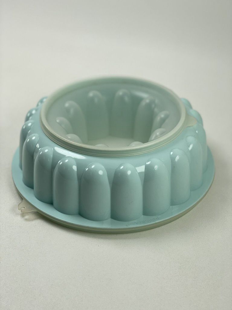 Tupperware Jel-Ring bowls