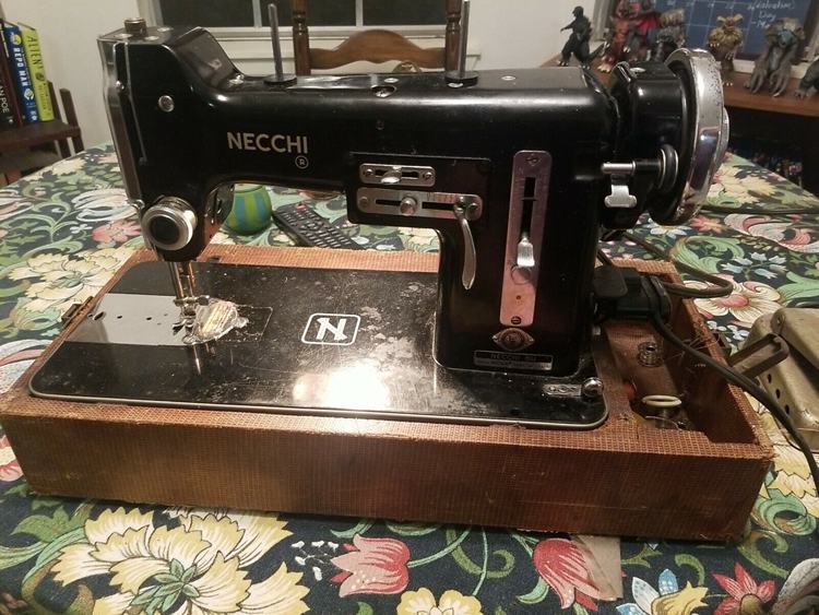 VTG NECCHI BU NOVA ZIG ZAG Sewing Machine