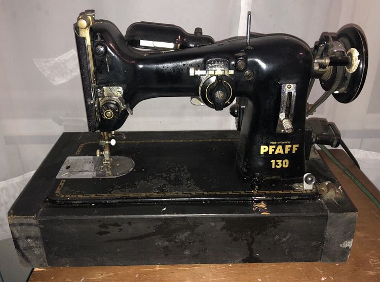 Vintage Pfaff 130 Sewing Machine