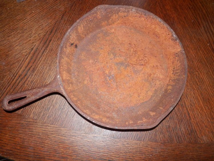 How to Clean Rust off Antique Cast Iron Kitchenware