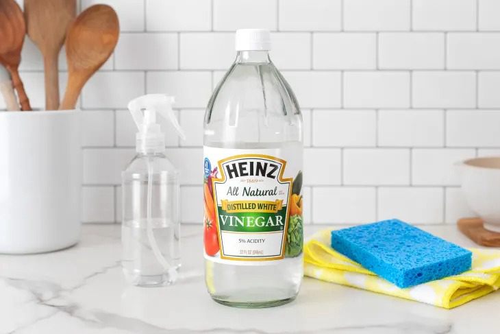 Soak Your Cleaning Rag in White Vinegar Solution