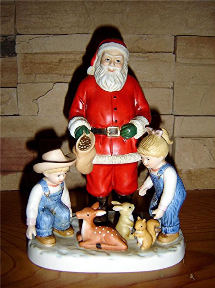 2005 Homco “Santa-Sharing-Christmas-Spirit” Denim Days Figurine