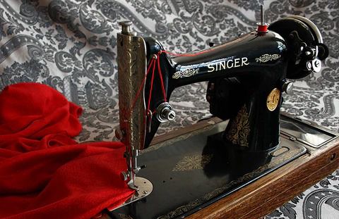 Dating Of a Sewing Machine