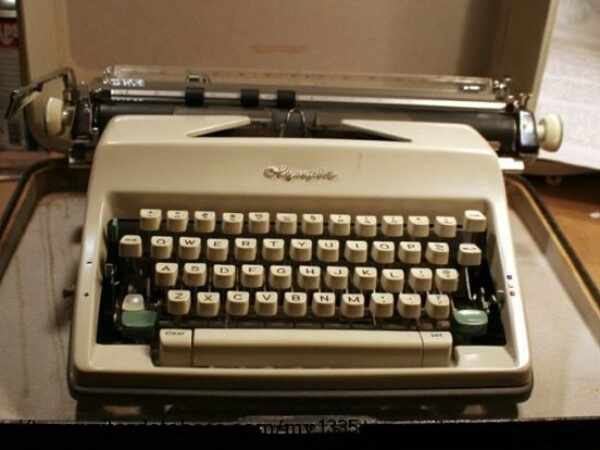 Olympia Typewriter: History, Models, and Value