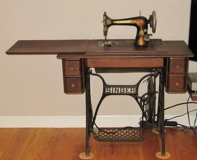 A 1907, The Antique Singer Sewing Machine