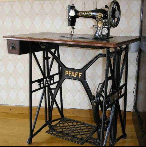 Antique PFAFF Treadle Machine